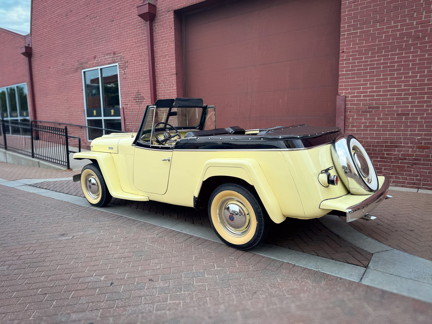 1950 Willys Jeepster V6