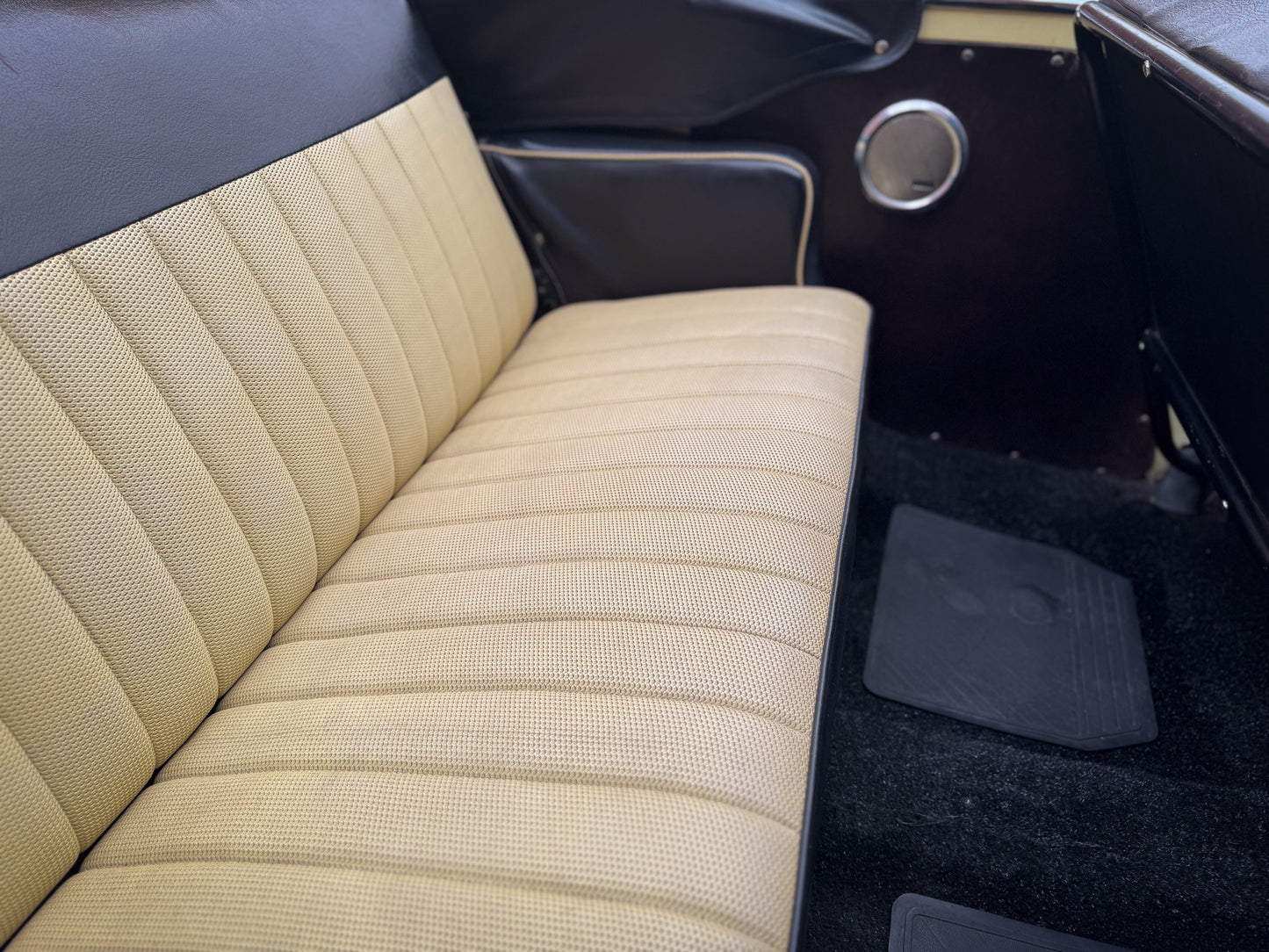 1950 Willys Jeepster V6