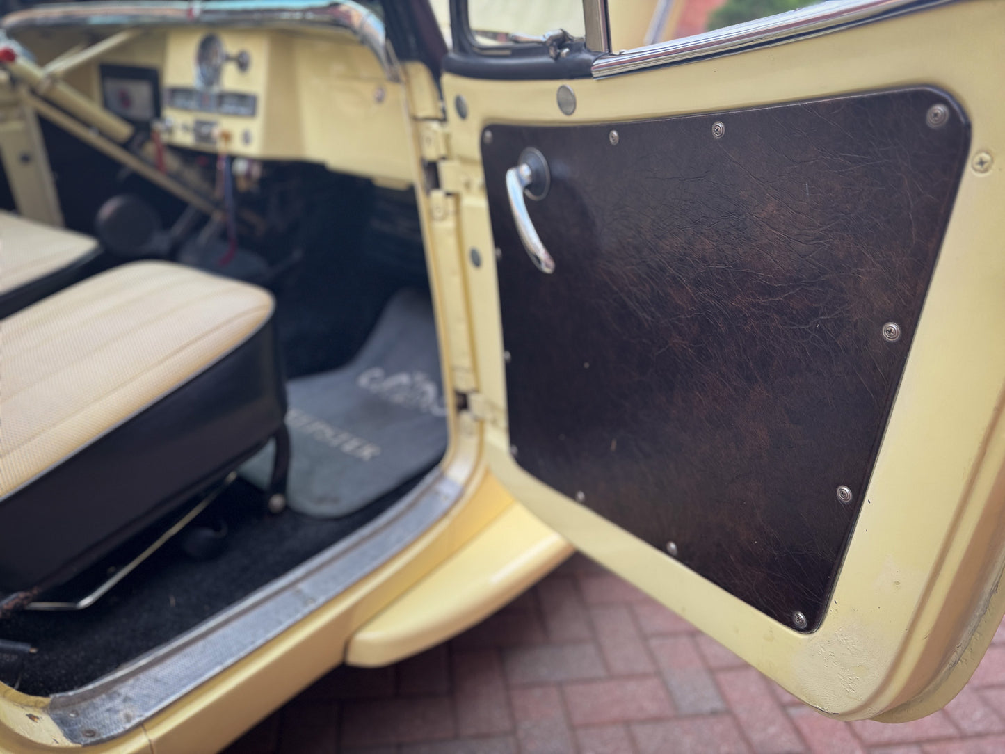 1950 Willys Jeepster V6