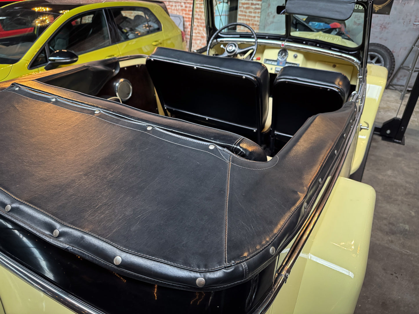 1950 Willys Jeepster V6